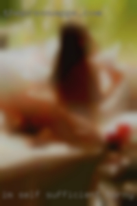 I'm self-sufficient horny older and discreet.